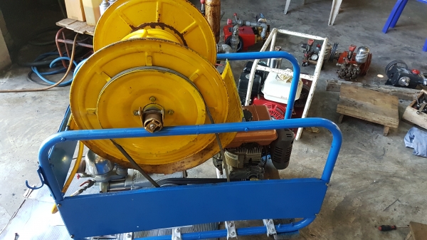 ชุดปั้มอัดฉีดเครื่องยนต์เบนชิล kawasaki 4 แรงม้า พร้อมปั้มฉีดยา maruyama ขนาด 6หุน สภาพสวย อะไหล่หาง่าย นำเข้าจากญี่ปุ่น ไม่เคยใช้ในไทย ตรวจเช็คไห้พร้อมใช้งาน สนใจติดต่อ 0817502357 จัดส่งสินค้าได้ทั่วประเทศครับ