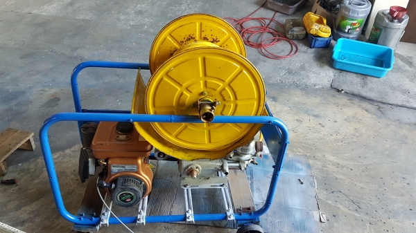 ชุดปั้มอัดฉีดเครื่องยนต์เบนชิล kawasaki 4 แรงม้า พร้อมปั้มฉีดยา maruyama ขนาด 6หุน สภาพสวย อะไหล่หาง่าย นำเข้าจากญี่ปุ่น ไม่เคยใช้ในไทย ตรวจเช็คไห้พร้อมใช้งาน สนใจติดต่อ 0817502357 จัดส่งสินค้าได้ทั่วประเทศครับ