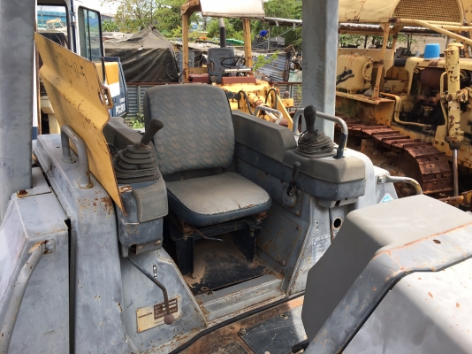 รถแทรคเตอร์ ยี่ห้อ Komatsu รุ่น D65E-12 ขายตามสภาพ