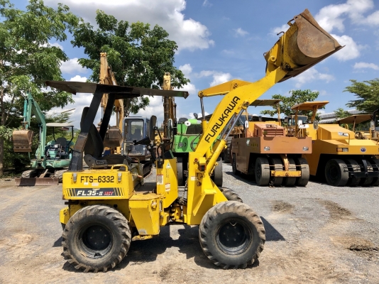 ขายรถตัก FURUKAWA FL35-2 ระบบเลี้ยวเอวอ่อน สมบูรณ์พร้อมใช้ครับ FROM JAPAN ติดต่อ 063-9316985 ID LINE : 0639316985