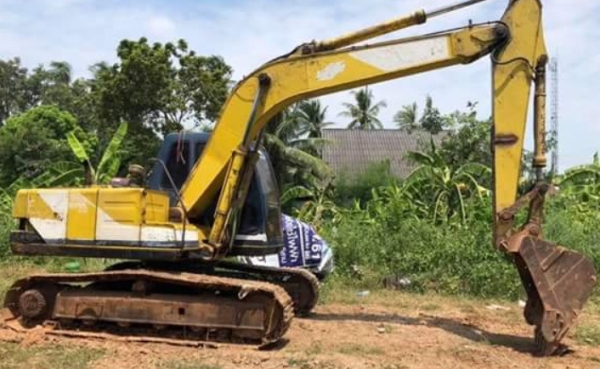 KOBELCO MARK 3 SK 120 รถพร้อมใช้งาน เอกสารเล่มทะเบียนครบพร้อม เครื่องเดิมๆปั๊มเดิมแรงดีไม่โหลด ช่วงล่างดีประมาณ 60\% พร้อมใช้งาน ราคาต่อรองได้ครับ