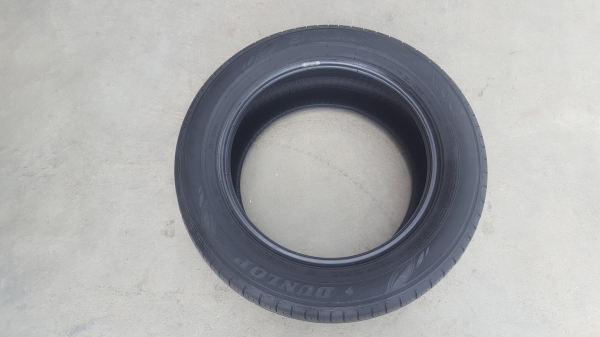 ขายยาง\% 215/55/16 ปี 0817 DUNLOP LT37 2 เส้น