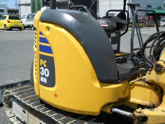 เปิดจองราคาพิเศษ KOMATSU PC 30MR-2 นำเข้าจากญี่ปุ่นโดยตรง ชั่วโมงทำงานน้อยมาก 800ชั่วโมงเท่านั้น พร้อมลายแย๊ก โทร.090-986-2521 อ๊อบ