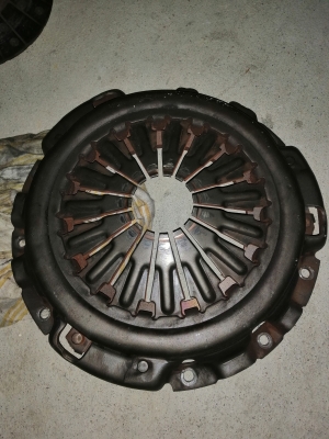 ครัชไทรทันหวีสองชั้น ผ้าผสม 10 นิ้ว ป.มนตรี ครัชไทรทันหวีสองชั้น ผ้าผสม 10 นิ้ว ป.มนตรี