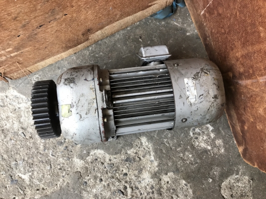 ขายมอเตอร์เกียร์ Mitsubishi 3HP. 380V อัตราทด 1:20 เพลาออกประมาณ 75 รอบต่อนาที มีระบบเบรคในตัว สภาพสวยมากเดิมๆ วิ่งนิ่ม พร้อมใช้งาน