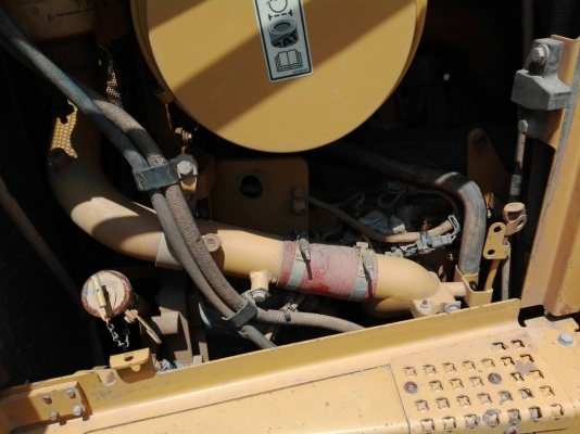 ขายรถแทรกเตอร์ตีนไก่ CAT รุ่น D6R