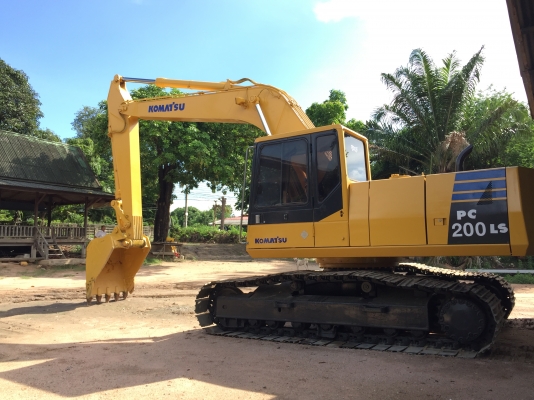 ขายรถแบคโฮ KOMATSU PC 200 สภาพดี พร้อมใช้งาน