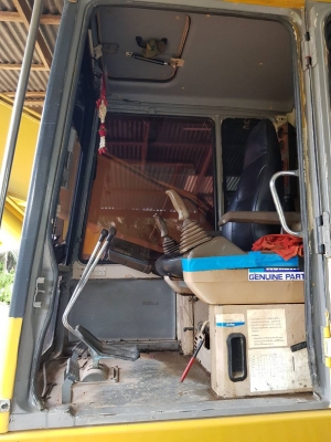 ขายรถแบคโฮ KOMATSU PC 200 สภาพดี พร้อมใช้งาน