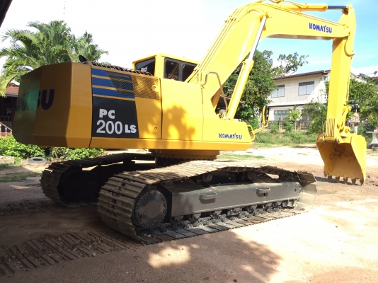 ขายรถแบคโฮ KOMATSU PC 200 สภาพดี พร้อมใช้งาน