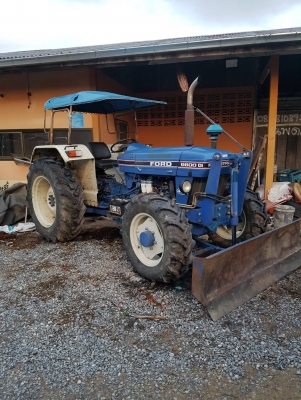 FORD 4 W/D  โฟรวิน พวงมาลัยเพาเวอร์ พร้อมดันหน้า  เครื่องเกียร์ดี รถพร้อมใช้งาน สนใจติดต่อสอบถาม 081-810-8927,087-841-9778