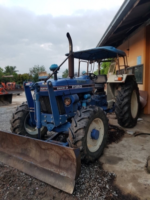 FORD 4 W/D  โฟรวิน พวงมาลัยเพาเวอร์ พร้อมดันหน้า  เครื่องเกียร์ดี รถพร้อมใช้งาน สนใจติดต่อสอบถาม 081-810-8927,087-841-9778