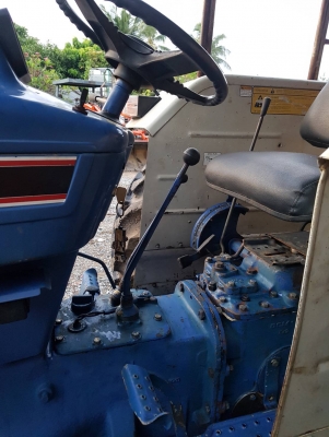 FORD 4 W/D  โฟรวิน พวงมาลัยเพาเวอร์ พร้อมดันหน้า  เครื่องเกียร์ดี รถพร้อมใช้งาน สนใจติดต่อสอบถาม 081-810-8927,087-841-9778