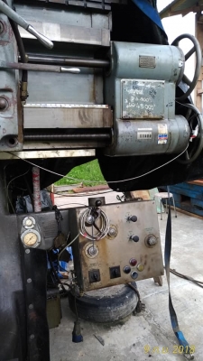 เครื่องกลึงตั้ง