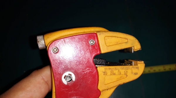 ขายคีมปอกสายไฟ MADE IN JAPAN. เก่ามือสอง ขายคีมปอกสายไฟ MADE IN JAPAN. เก่ามือสอง