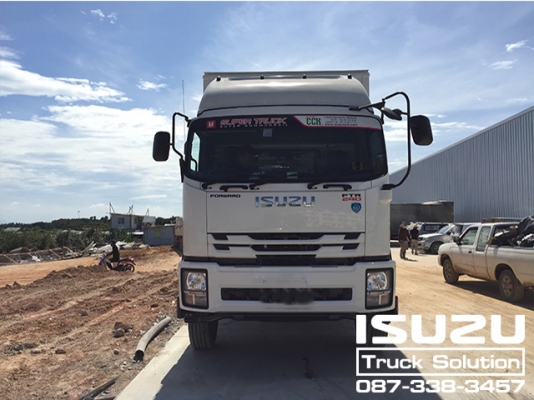 ISUZU รถบรรทุก 6 ล้อใหญ๋