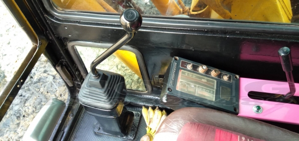 ขายด่วน รถตัก komasu pc100 รุ่น 3 คอลโทล รุ่น5 เครื่องดี เอว โซ่ แน่นจริง รถใช้งานส่วนตัว แอร์เย็น เจ้าของขับเอง เพียง 400000 บาท