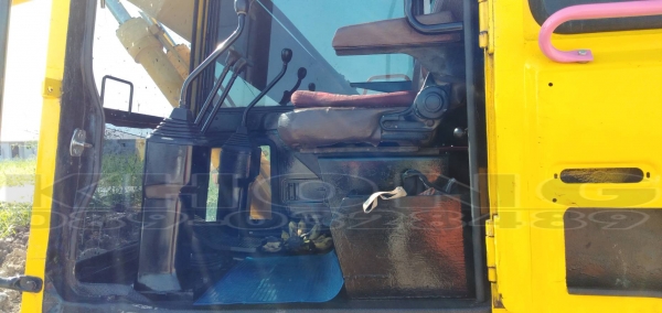 ขายด่วน รถตัก komasu pc100 รุ่น 3 คอลโทล รุ่น5 เครื่องดี เอว โซ่ แน่นจริง รถใช้งานส่วนตัว แอร์เย็น เจ้าของขับเอง เพียง 400000 บาท