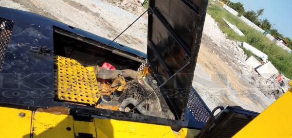 ขายด่วน รถตัก komasu pc100 รุ่น 3 คอลโทล รุ่น5 เครื่องดี เอว โซ่ แน่นจริง รถใช้งานส่วนตัว แอร์เย็น เจ้าของขับเอง เพียง 400000 บาท