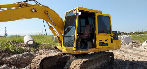 ขายด่วน รถตัก komasu pc100 รุ่น 3 คอลโทล รุ่น5 เครื่องดี เอว โซ่ แน่นจริง รถใช้งานส่วนตัว แอร์เย็น เจ้าของขับเอง เพียง 400000 บาท