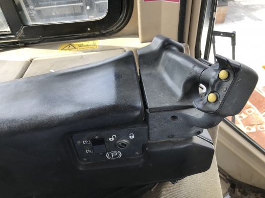 CAT D6M นำเข้าจากญี่ปุ่น ราคาไม่แพง รถสวย สภาพดีครับ