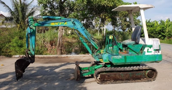 ขายด่วน175,000บาทรถแบคโฮKOMATSUโคมัสซูรุ่นยอดนิยมสวยๆPC20-6เครื่องโคมัสซู3D84เครื่องดีปั่มแรงรถนอกเพิ่งนำเข้ามาใหม่ยังไม่เคยใช้งานในเมืองไทยเลย