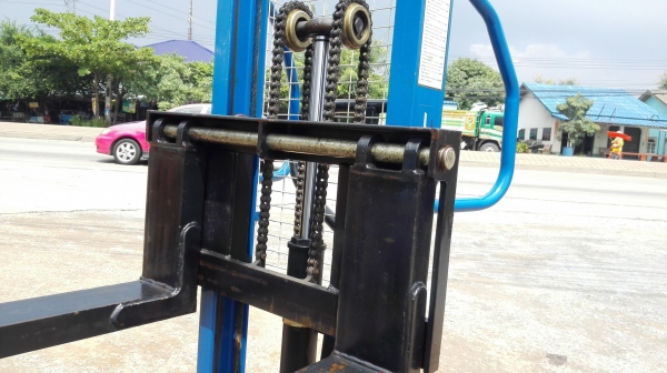 #สแตกเกอร์แฮนด์ลิฟท์ XLIFT 1000 kg ยกสูง 160 cm งายาว 110 cm สภาพใหม่