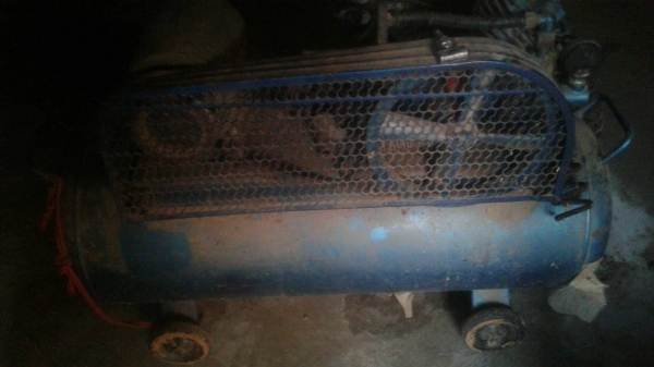 ปั้มลม  พร้อมใช้งาน   ราคา 4000   บาท   จ. ศรีสะเกษ   สอบถามเพิ่ม 098 668-3479 dtac 094 283-9369 สิทธิ์ คับ