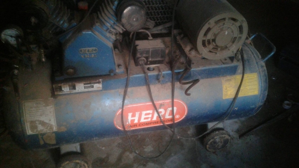 ปั้มลม  พร้อมใช้งาน   ราคา 4000   บาท   จ. ศรีสะเกษ   สอบถามเพิ่ม 098 668-3479 dtac 094 283-9369 สิทธิ์ คับ