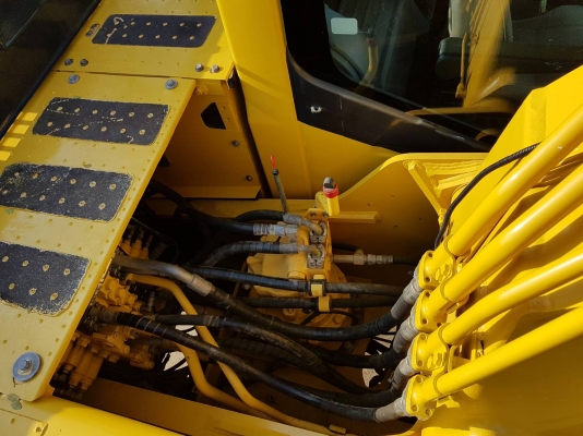 ขายรถแบคโฮ KOMATSU PC200-8MO ซีเรียลสูง ใช้งานเพียง 8 พันชั่วโมง สภาพนางฟ้า เอกสารเล่มทะเบียน ขายรถแบคโฮ KOMATSU PC200-8MO ซีเรียลสูง ใช้งานเพียง 8 พันชั่วโมง สภาพนางฟ้า เอกสารเล่มทะเบียน