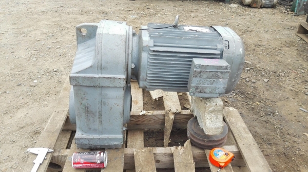 มอเตอร์เกียร์ของใหม่ SEW Eurodrive 7.5 HP ทด 1:25 (57rpm) 380V ของเก็บสแปใหม่