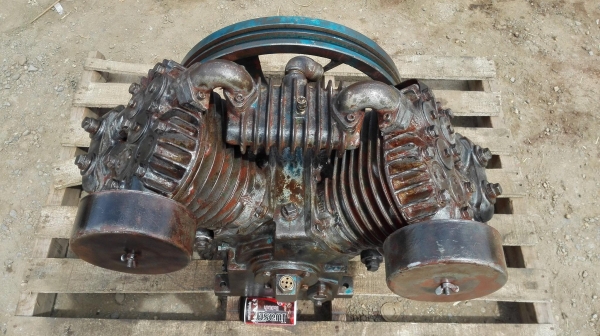 หัวปั้มลมงานนอก USA ขนาด 10 HP ของประมูลราชการใช้พ่นสีกลมทาง ของสภาพใหม่เก่าเก็บกรองอากาศไม่เห็นฝุ่นใหม่กริ้บ หัวปั้มลมงานนอก USA ขนาด 10 HP ของประมูลราชการใช้พ่นสีกลมทาง ของสภาพใหม่เก่าเก็บกรองอากาศไม่เห็นฝุ่นใหม่กริ้บ