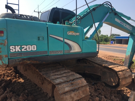 KOBELCO MARK 8 Super SK 200 ทำงาน 14,500 hr เอกสารเล่มทะเบียนครบพร้อมโอน เครื่องแรงดีแห้งดีไม่มีโหลด ภายในเก๋งแอร์เย็น บูมอาร์มสวยๆไม่มีแตกร้าว ช่วงล่างประมาณ 75\% พร้อมใช้งานได้เลย ราคาต่อรองได้ครับ