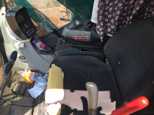 KOBELCO MARK 8 Super SK 200 ทำงาน 14,500 hr เอกสารเล่มทะเบียนครบพร้อมโอน เครื่องแรงดีแห้งดีไม่มีโหลด ภายในเก๋งแอร์เย็น บูมอาร์มสวยๆไม่มีแตกร้าว ช่วงล่างประมาณ 75\% พร้อมใช้งานได้เลย ราคาต่อรองได้ครับ