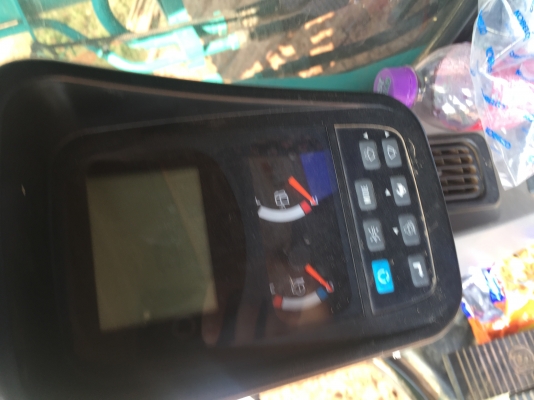 KOBELCO MARK 8 Super SK 200 ทำงาน 14,500 hr เอกสารเล่มทะเบียนครบพร้อมโอน เครื่องแรงดีแห้งดีไม่มีโหลด ภายในเก๋งแอร์เย็น บูมอาร์มสวยๆไม่มีแตกร้าว ช่วงล่างประมาณ 75\% พร้อมใช้งานได้เลย ราคาต่อรองได้ครับ