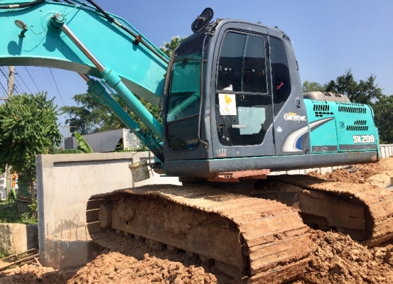 KOBELCO MARK 8 Super SK 200 ทำงาน 14,500 hr เอกสารเล่มทะเบียนครบพร้อมโอน เครื่องแรงดีแห้งดีไม่มีโหลด ภายในเก๋งแอร์เย็น บูมอาร์มสวยๆไม่มีแตกร้าว ช่วงล่างประมาณ 75\% พร้อมใช้งานได้เลย ราคาต่อรองได้ครับ