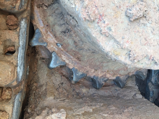 KOBELCO MARK 8 Super SK 200 ทำงาน 14,500 hr เอกสารเล่มทะเบียนครบพร้อมโอน เครื่องแรงดีแห้งดีไม่มีโหลด ภายในเก๋งแอร์เย็น บูมอาร์มสวยๆไม่มีแตกร้าว ช่วงล่างประมาณ 75\% พร้อมใช้งานได้เลย ราคาต่อรองได้ครับ