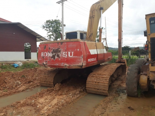 ขายรถแบคโฮ KOMATSU PC200-5 บูมยาวคอนโทนสั้นไฟฟ้าเต็ม
