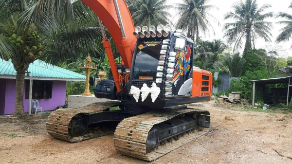 ขายแบคโฮ HITACHI.ZX200-5G.ทำงาน 13,000 ราคา 1,850,000 ต่อรอง