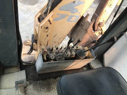 ขาย 265,000 รถตักหน้าขุดหลัง FOREDIL 4013C เครื่องดี เกียร์แรง ยางสวย ระบบพร้อมใช้ เอกสารชื่อขาย  รถอยู่  นครปฐม โทร 0610710295  สนใจ รายการสินค้า อื่นๆ ที่ เว็ปไชค์ Truck2Hand https://www.truck2hand.com/index.php?actions=content/search&amp;member_id=1361