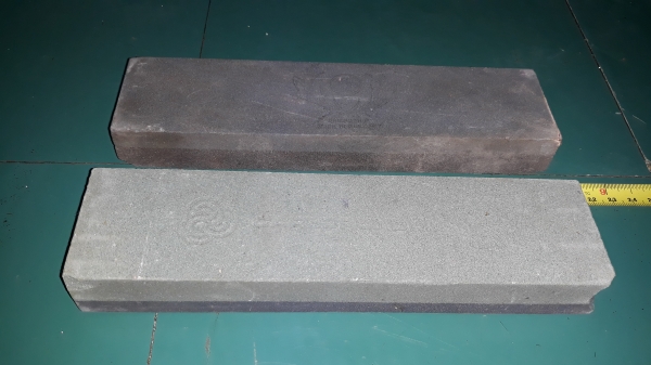 ขายหินลับมีดตราคนป่าขนาด2&times;8&times;1&quot;งานเก่ามีตำหนิมุมบิ่น