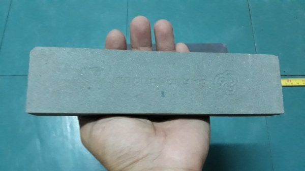 ขายหินลับมีดตราคนป่าขนาด2&times;8&times;1&quot;งานเก่ามีตำหนิมุมบิ่น