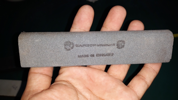 ขายหินลับมีดตราคนป่าMADE IN ENGLAND. เก่าเก็บหลายปีสวย