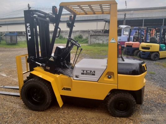 ขายรถยก TCM FD25 Z เครื่องดีเซล 4BC  เสาสูง 3 เมตร ยกได้ 2.5 ตัน เกียร์ธรรมดา ล้อหน้าคู่ รถนอกนำเข้า ติดต่อ 098-7962549