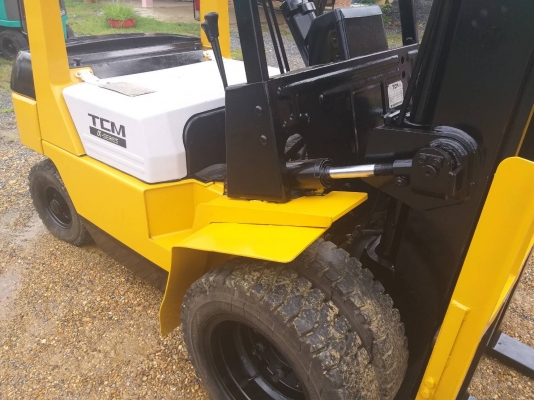 ขายรถยก TCM FD25 Z เครื่องดีเซล 4BC  เสาสูง 3 เมตร ยกได้ 2.5 ตัน เกียร์ธรรมดา ล้อหน้าคู่ รถนอกนำเข้า ติดต่อ 098-7962549