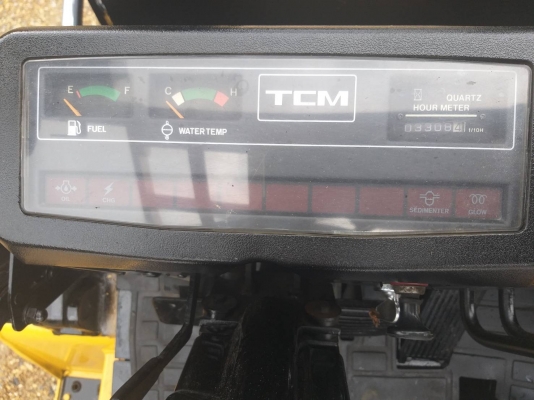 ขายรถยก TCM FD25 Z เครื่องดีเซล 4BC  เสาสูง 3 เมตร ยกได้ 2.5 ตัน เกียร์ธรรมดา ล้อหน้าคู่ รถนอกนำเข้า ติดต่อ 098-7962549