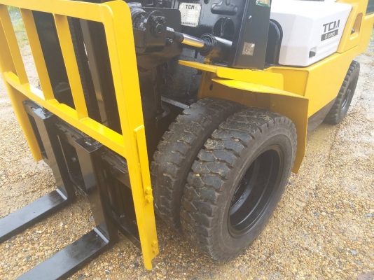 ขายรถยก TCM FD25 Z เครื่องดีเซล 4BC  เสาสูง 3 เมตร ยกได้ 2.5 ตัน เกียร์ธรรมดา ล้อหน้าคู่ รถนอกนำเข้า ติดต่อ 098-7962549