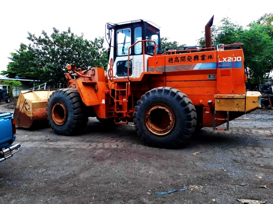 HITACHI LX200 240 hp (179 kw) เทียบเท่ากับ KOMATSU WA430-6 สภาพสวยพร้อมใช้ โทร 084-5424150