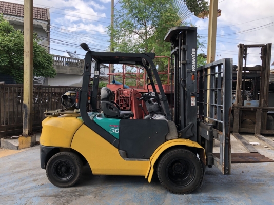 ขายค่ะ Komat&rsquo;su ขนาด 3 ตัน เสายกสูง 5.5 เมตร ล้อหน้าคู่ สภาพเทพ