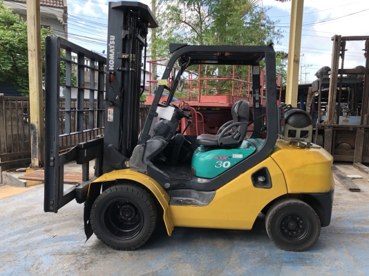 ขายค่ะ Komat’su ขนาด 3 ตัน เสายกสูง 5.5 เมตร ล้อหน้าคู่ สภาพเทพ ขายค่ะ Komat’su ขนาด 3 ตัน เสายกสูง 5.5 เมตร ล้อหน้าคู่ สภาพเทพ