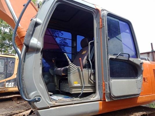 ขายรถแบคโฮมือสอง HITACHI ZX200-1 ใช้งานเพียง 7 พันชั่วโมง สภาพเทพบุตร ระบบการทำงานดีมาก เอกสารเล่มทะเบียน